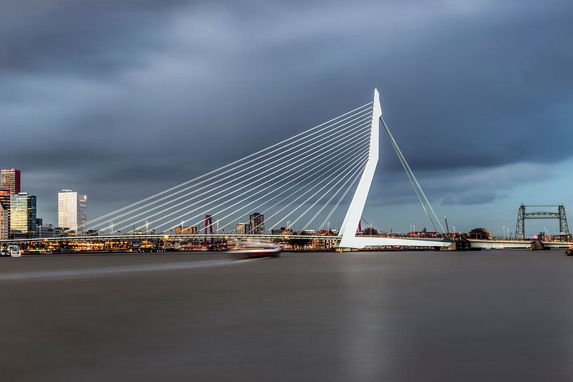 Die schöne, beeindruckende Skyline von Rotterdam von Miranda van Hulst