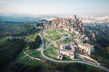 Die verlassene Stadt Craco in Italien von Sven en Roman