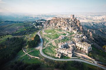 De Verlaten Stad Craco in Italië van Sven en Roman