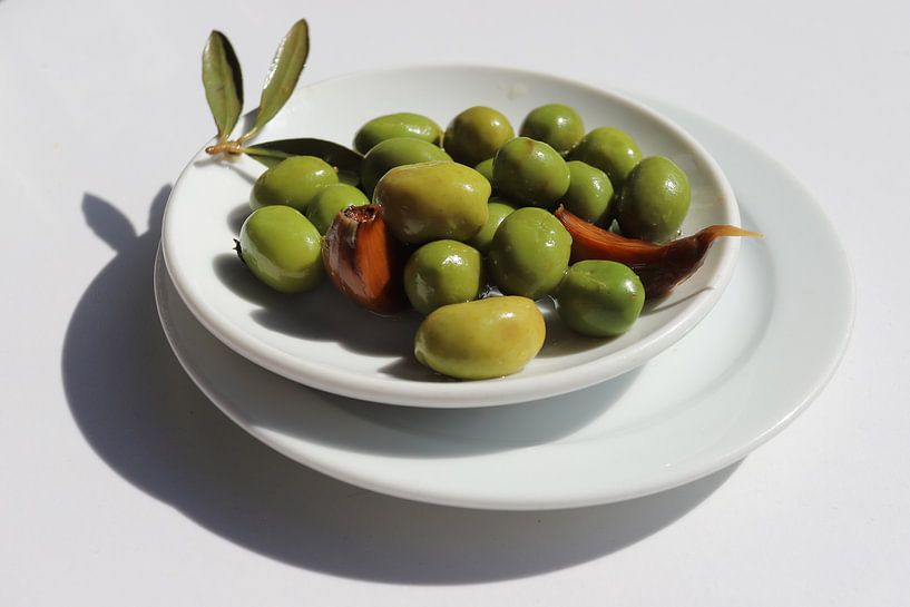 Oliven auf dem Teller von Martijn de Ridder