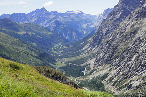 De TMB rond de Mont Blanc: een spectaculaire langeafstandswandelroute door Frankrijk, Italië en Zwitserland - vol gletsjers, bergtoppen, alpenweiden en prachtige bergmomenten.