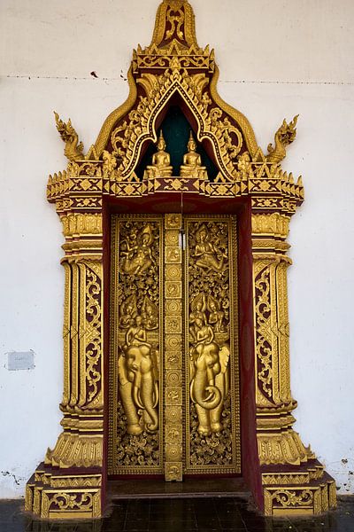 Symbolisme et grandeur d’une porte sacrée du Laos par Frank Photos