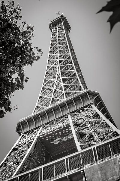 Eiffeltoren vanuit ongewone hoek gefotografeerd van Melissa Peltenburg