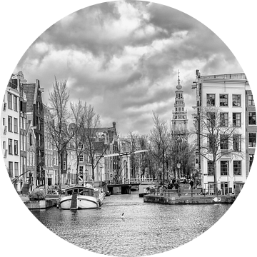 De Groenburgwal vanaf de Amstel in Amsterdam. van Don Fonzarelli