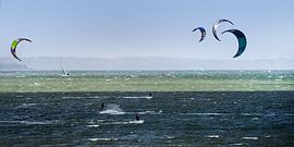 Kitesurfing and sailing by Andreas Wemmje