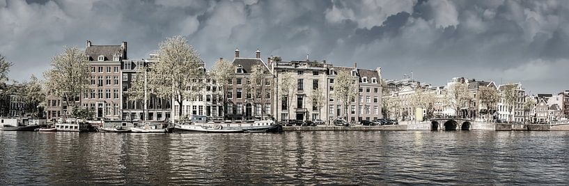 Aan de Amstel zwart-wit, Amsterdam van Rietje Bulthuis