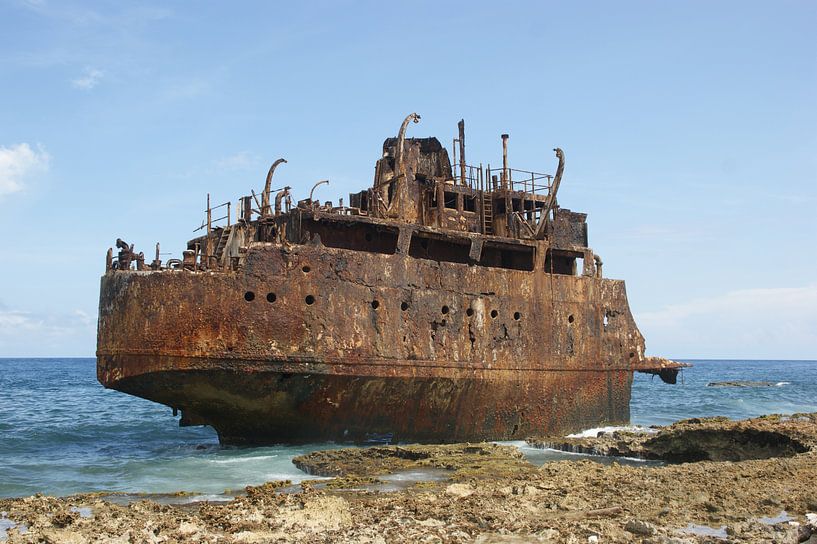 wreck of the oil tanker Maria Bianca Guidesman by Johnno de Jong