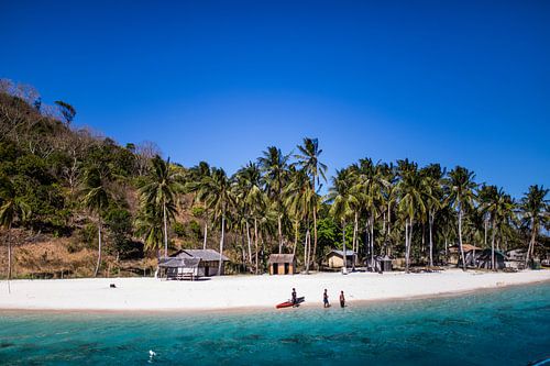 Wunderschöner weißer Strand auf den Philippinen