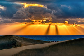 Coucher de soleil sur la plage de Maspalomas, à Grande Canarie