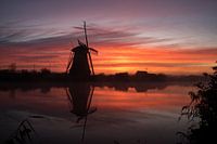 Des moulins au lever du soleil
