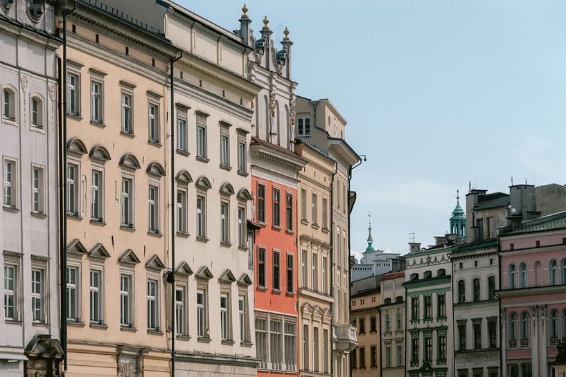 Pastellfarbene Häuser Krakau Polen Europa von Suzanne Spijkers