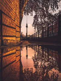 TV Tower reflection von Iman Azizi