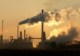 L'industrie avec un soleil bas en soirée sur Sky Pictures Fotografie