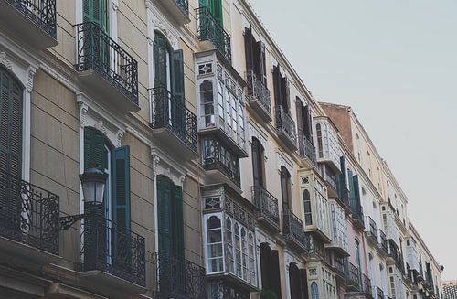 Streets of Malaga, Mediterraans straatbeeld van Byroosmarijn