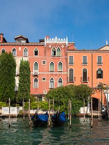 Gezicht op het Canal Grande in Venetië, Italië van Rico Ködder