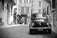 Vintage Fiat 500 oldtimer in Verona -Italië van Jasper van de Gein Photography thumbnail