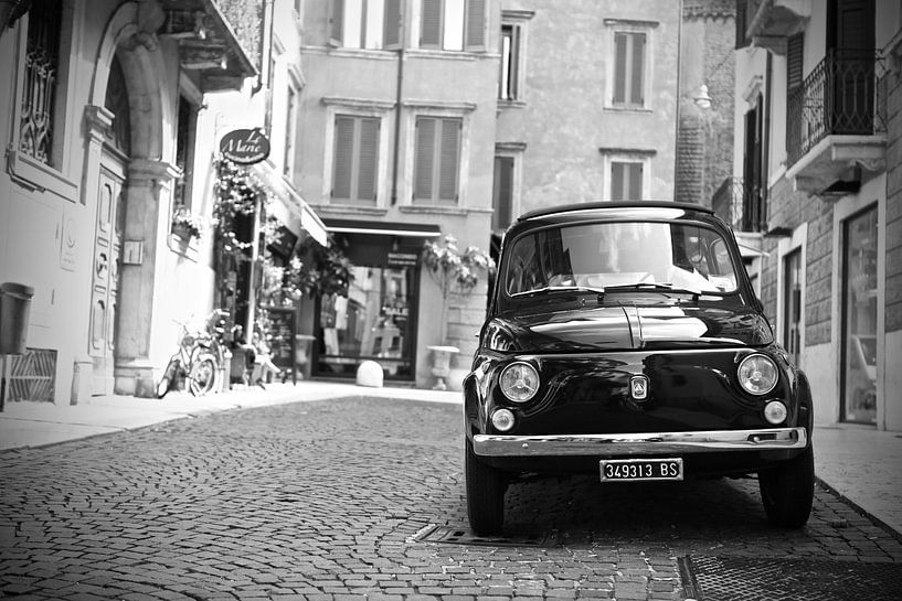 Vintage Fiat 500 oldtimer in Italy by Jasper van de Gein Photography