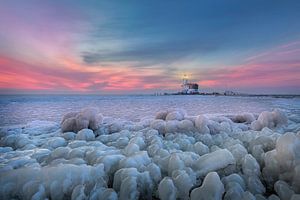 A cold winter by the lighthouse van Costas Ganasos