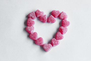 Hart gemaakt van zoete snoepjes - valentijnsdag van Femke Steigstra