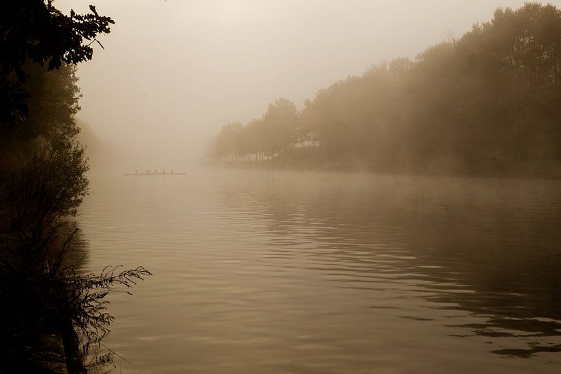 Twente Canal with rowers in the fog by Lidewij Olive