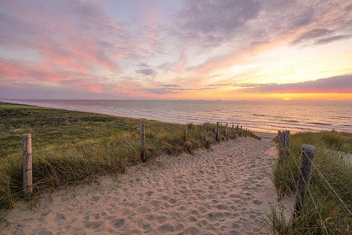Entrée de la plage par la mer