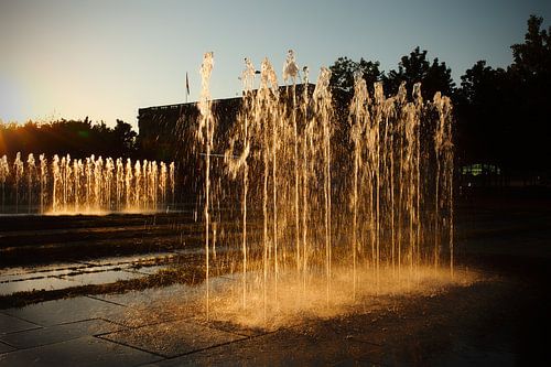 Voor de Kanselarij | Waterpartij | Fontein | Avondzon
