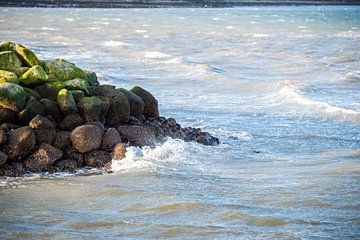 Zicht op de golven en het water van de zee van Matthias Korn