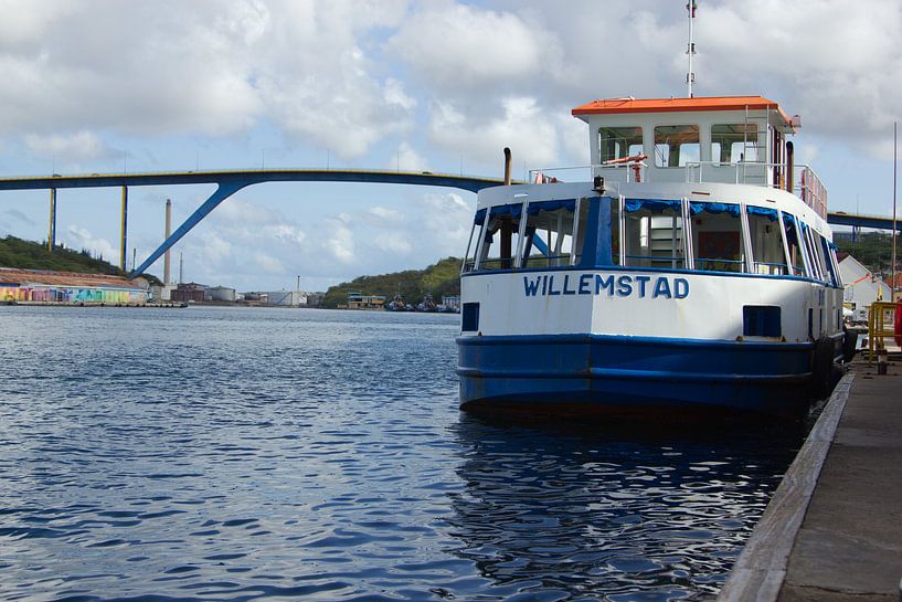 Bateau pour le pont de la reine Juliana à Curaçao par Discover Dutch Nature