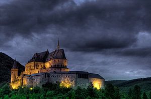 Schloss Vianden in Luxemburg am Abend