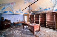 Wohnzimmer im Verfall. von Roman Robroek – Fotos verlassener Gebäude Miniaturansicht