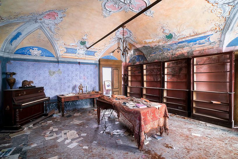 Wohnzimmer im Verfall. von Roman Robroek – Fotos verlassener Gebäude