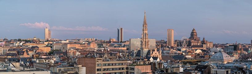 Extra large panoramic view over Brusseks Old Town by Werner Lerooy