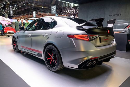 Alfa Romeo Giulia Quadrifoglio Luna Rossa