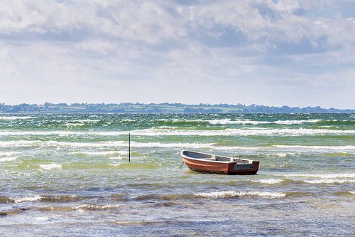 Ruderboot in den Wellen