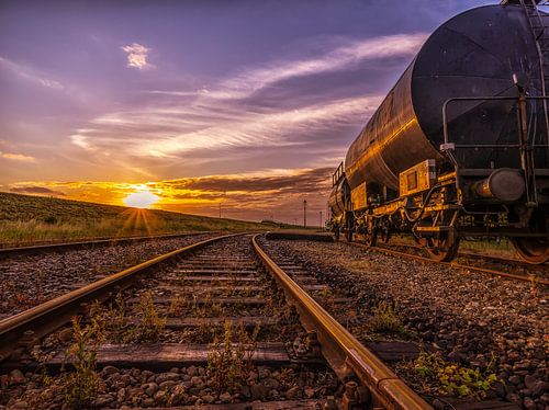 Trein spoor bij zonsopgang