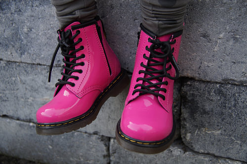 Roze laarzen.