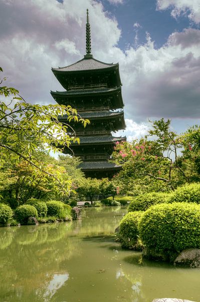 Pagoda in Japan by Sander van Geest