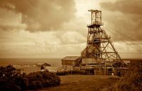 Verlaten mijnbouw stadje aan zee in Cornwall, Engeland van Rietje Bulthuis thumbnail