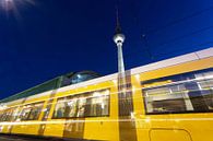 Fernsehturm Berlin mit Strassenbahn von Frank Herrmann Miniaturansicht