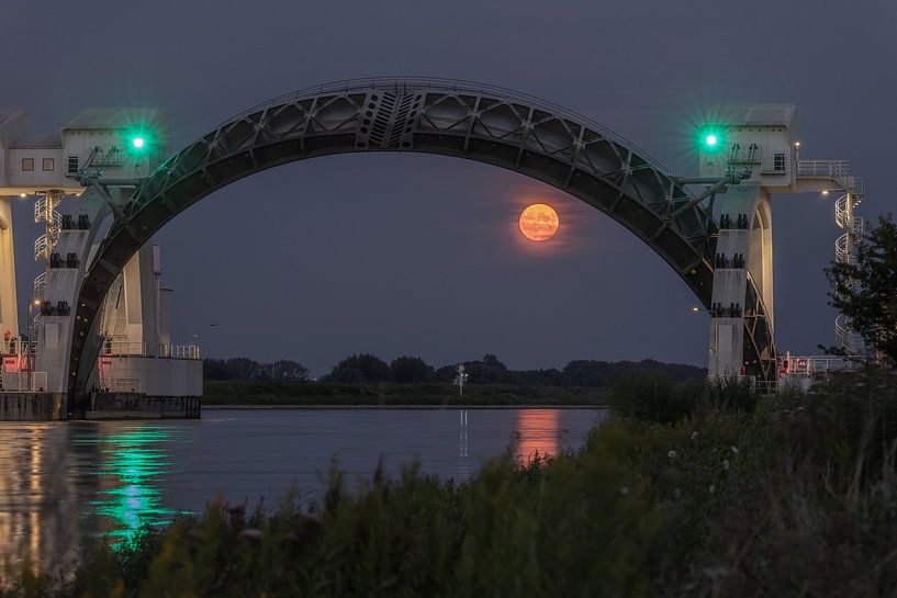 Vollmond , Aufgehender Mond Wehr Hagestein von Klaas Doting
