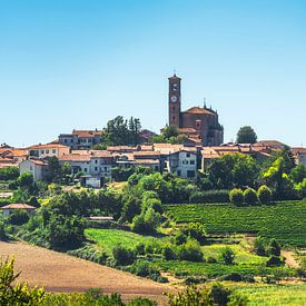 Het dorp Grana Monferrato op een heuveltop, Piemonte van Stefano Orazzini