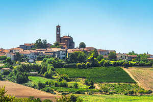 Das Bergdorf Grana Monferrato im Piemont
