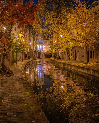 Nieuwegracht at night.