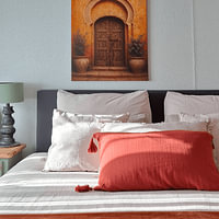 Klantfoto: Oude Poort van Marrakech – Tijdloze Sfeer in Terracotta en Hout van But First Framing, op canvas