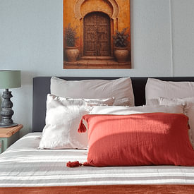 Photo de nos clients: Ancienne porte de Marrakech - Atmosphère intemporelle en terre cuite et bois par But First Framing, sur toile