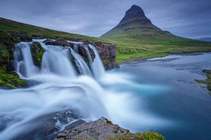 Kirkjufellsfoss  waterfall von Menno Schaefer