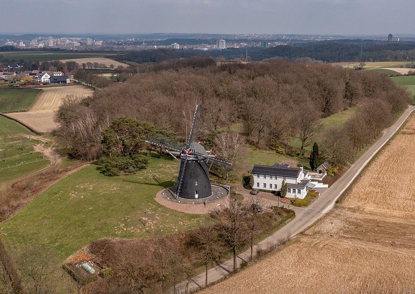 Molen op de Vrouwenheide in Zuid-Limburg van John Kreukniet