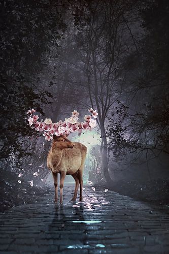 Magische Beeldmanipulatie: Hert met Bloesem Gewei in Mistige Nacht - Laat de Lente Komen