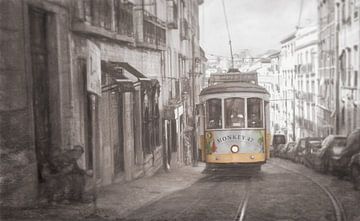 Tram in Lissabon van Rene van Heerdt