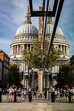 Reflection of the St Paul's Cathedral by Nynke Altenburg